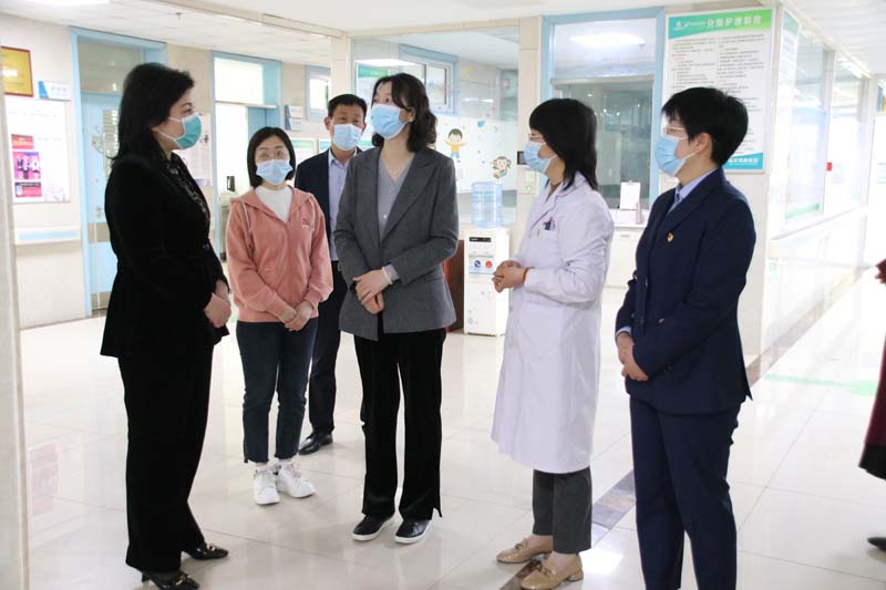 2023年3月31日，临沂高新区党工委委员魏克慧（右三）一行莅临儿童早期发展部看望慰问孤独症儿童家属和医护人员.jpg